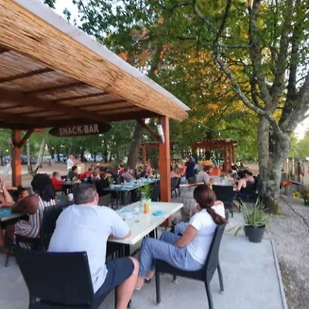 Campsite Location Mobil-home Avec Terrasse A - Api-1-52-1045