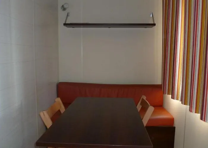 אתר קמפינג Location Mobil-home Avec Terrasse A - Api-1-52-1045 Bayas